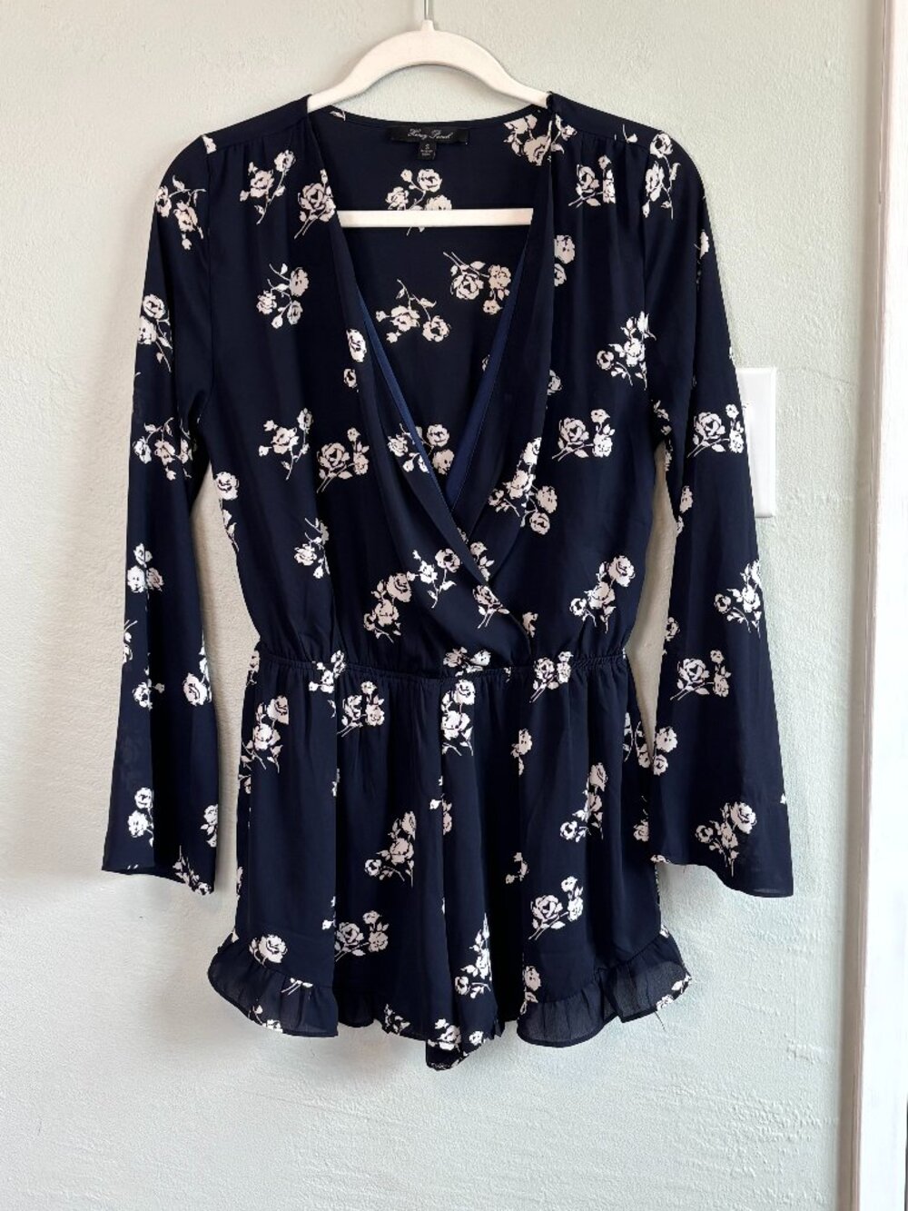 Bundle 2/$30! Honey Punch Navy Floral Long Sleeve Romper Size Small